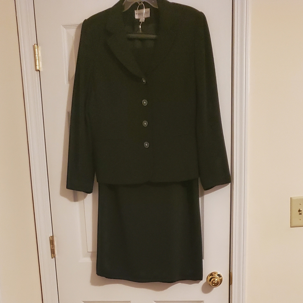 JOHN MEYER Ladies 2 piece black suit
